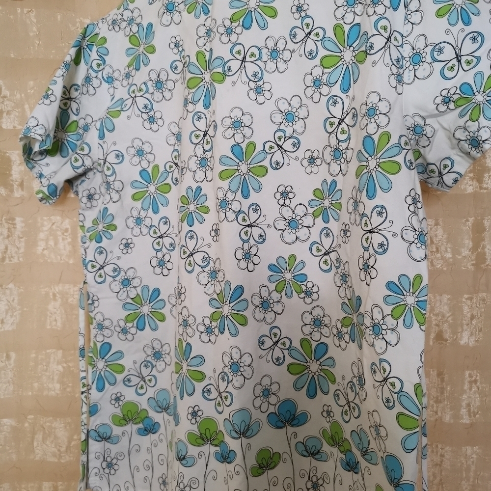 Scrubs top large